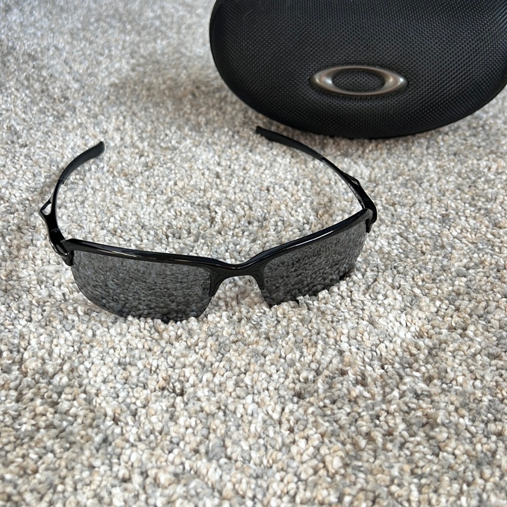 Men’s Oakley sunglasses ( Black)